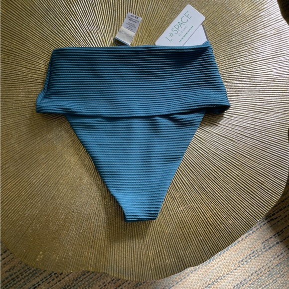 L*Space XS Oceanside set, Desi Bottom, Jess Top - Picture 5 of 7